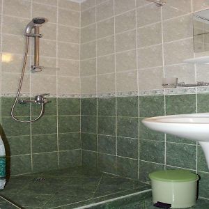 Zimmer mit zwei Einzelbetten